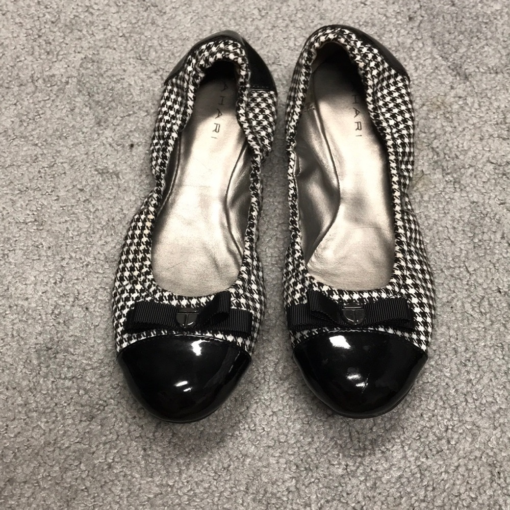 Tahari Gibson ballet flat